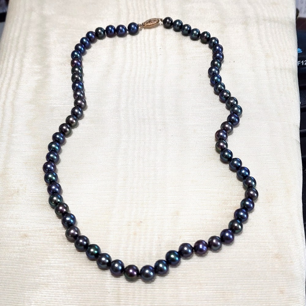 Vintage Single Strand Blk Pearl Necklace Approx 6mm with 10K Gold Plated Clasp